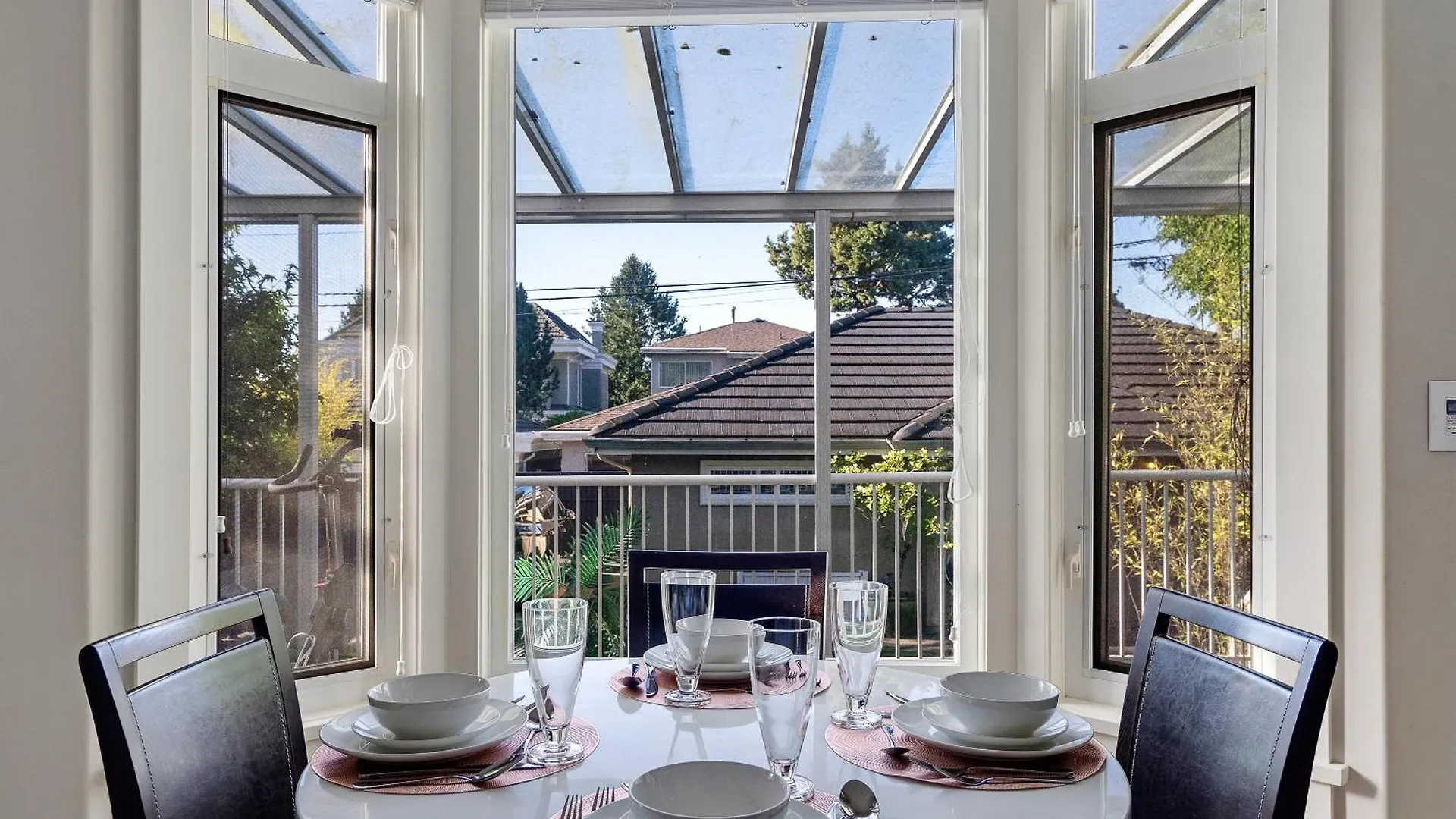 Holiday home Luxurious Multi-Family Home In Vancouver West, 10 Mins Downtown