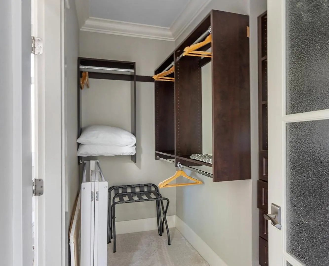 Holiday home Luxurious Multi-Family Home In Vancouver West, 10 Mins Downtown