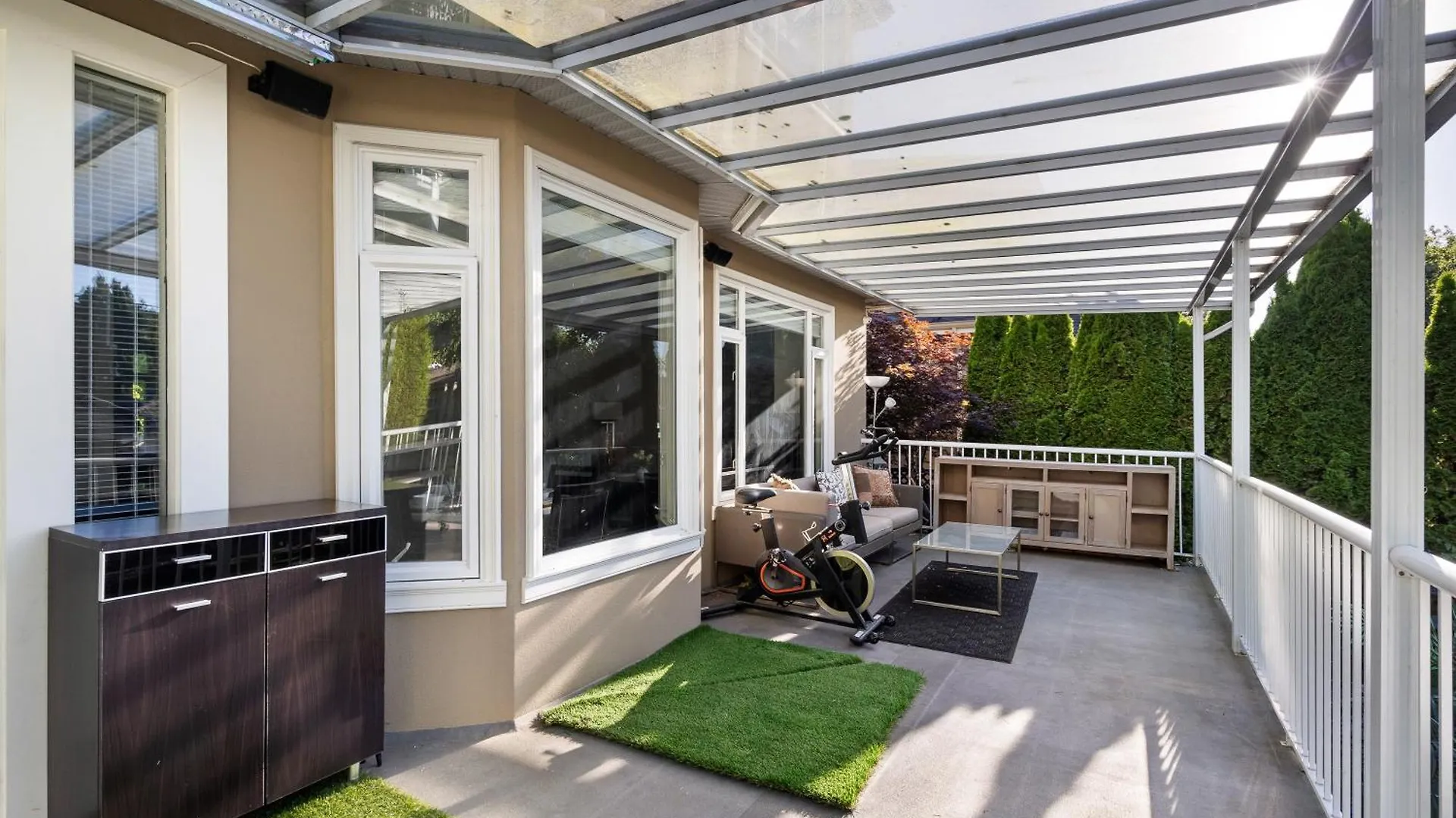 Ferienhaus Luxurious Multi-Family Home In Vancouver West, 10 Mins Downtown