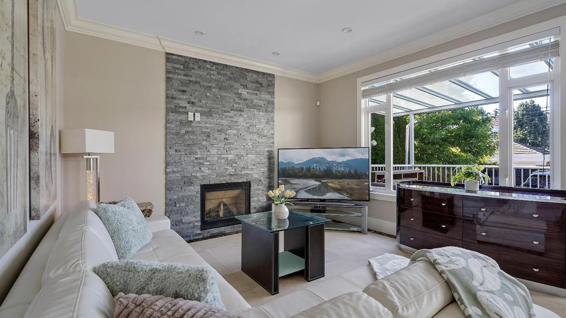 Luxurious Multi-Family Home In Vancouver West, 10 Mins Downtown