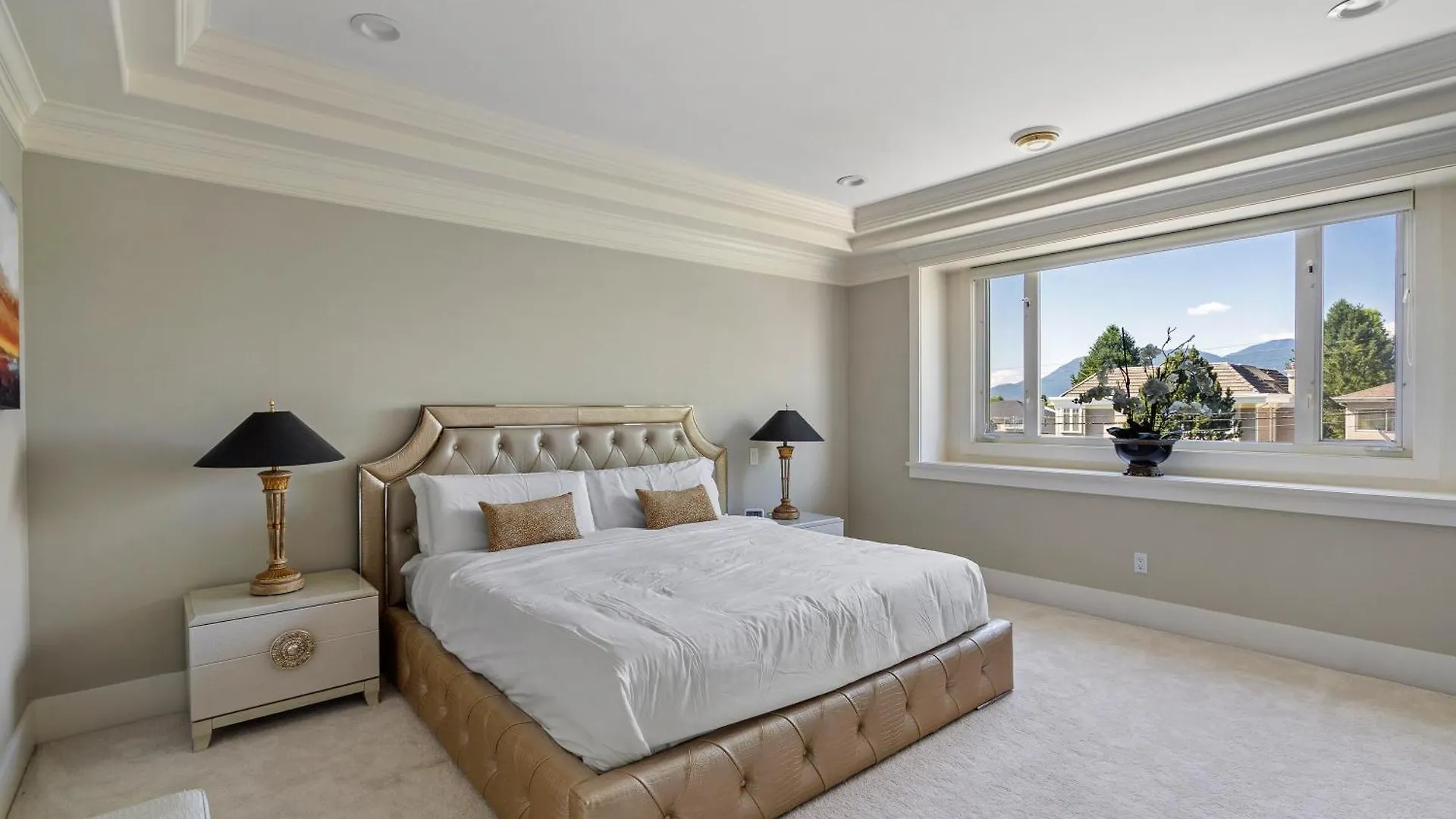 Luxurious Multi-Family Home In Vancouver West, 10 Mins Downtown 0*,  Kanada