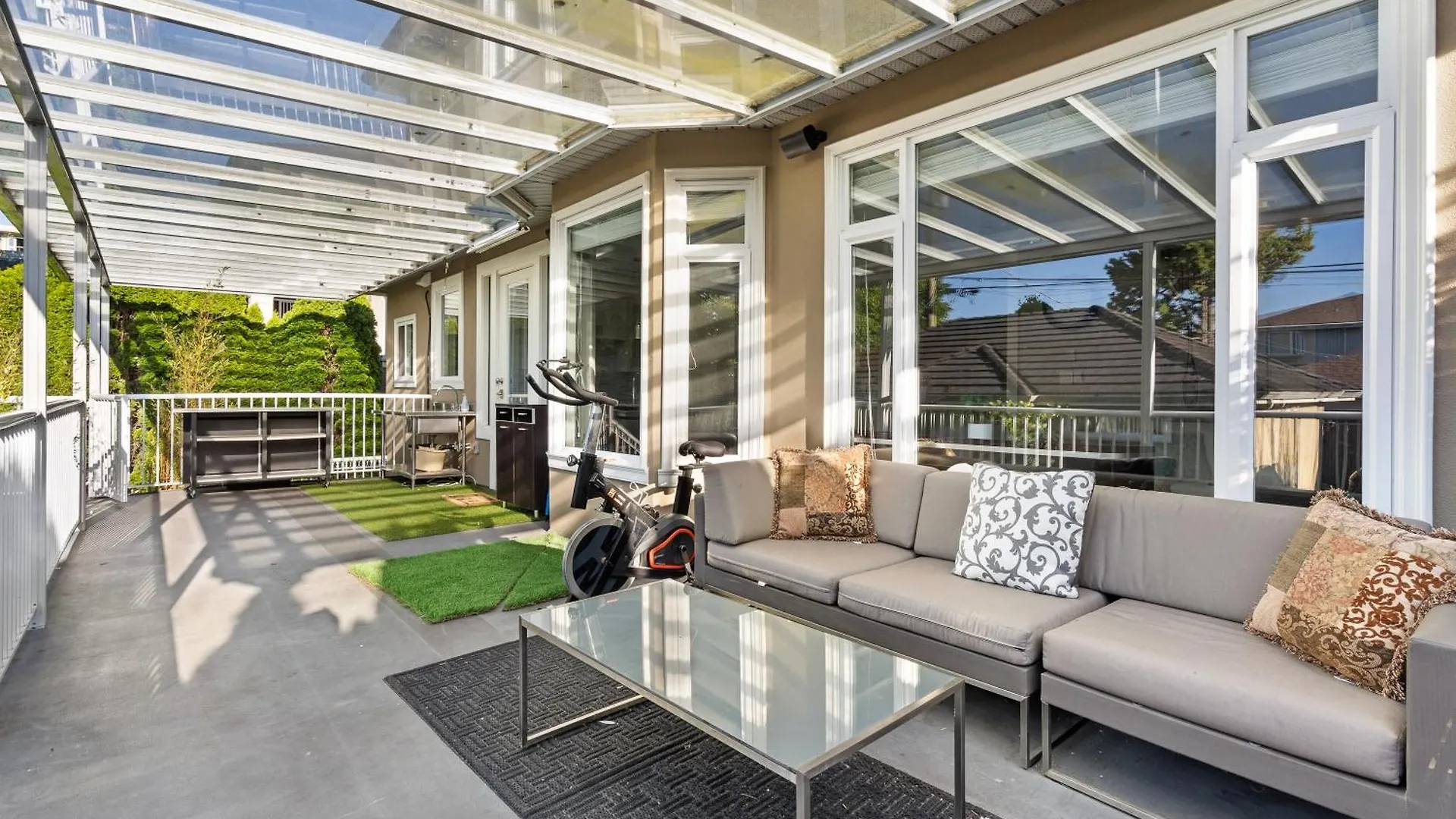 Luxurious Multi-Family Home In Vancouver West, 10 Mins Downtown 0*,