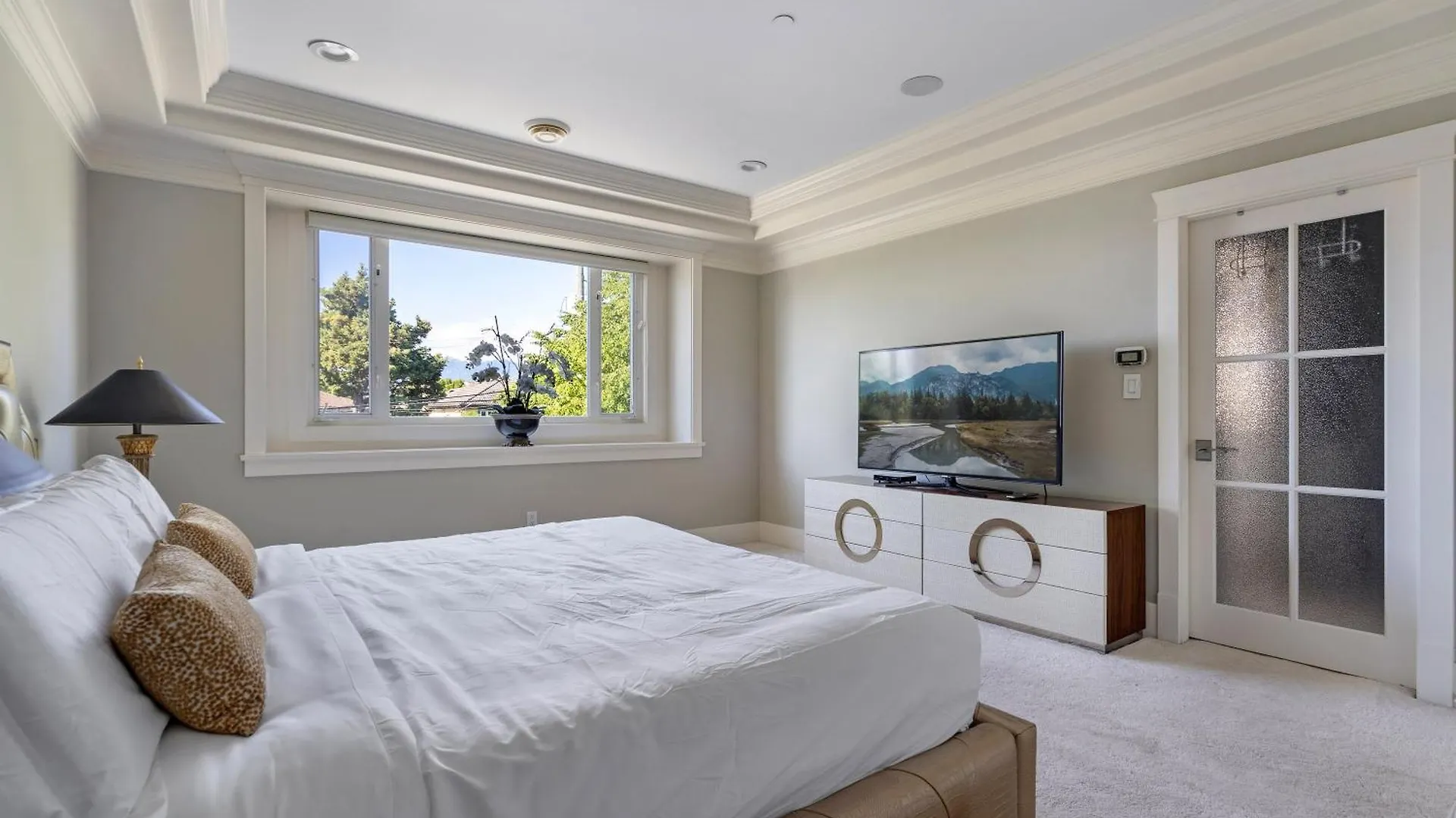 Luxurious Multi-Family Home In Vancouver West, 10 Mins Downtown