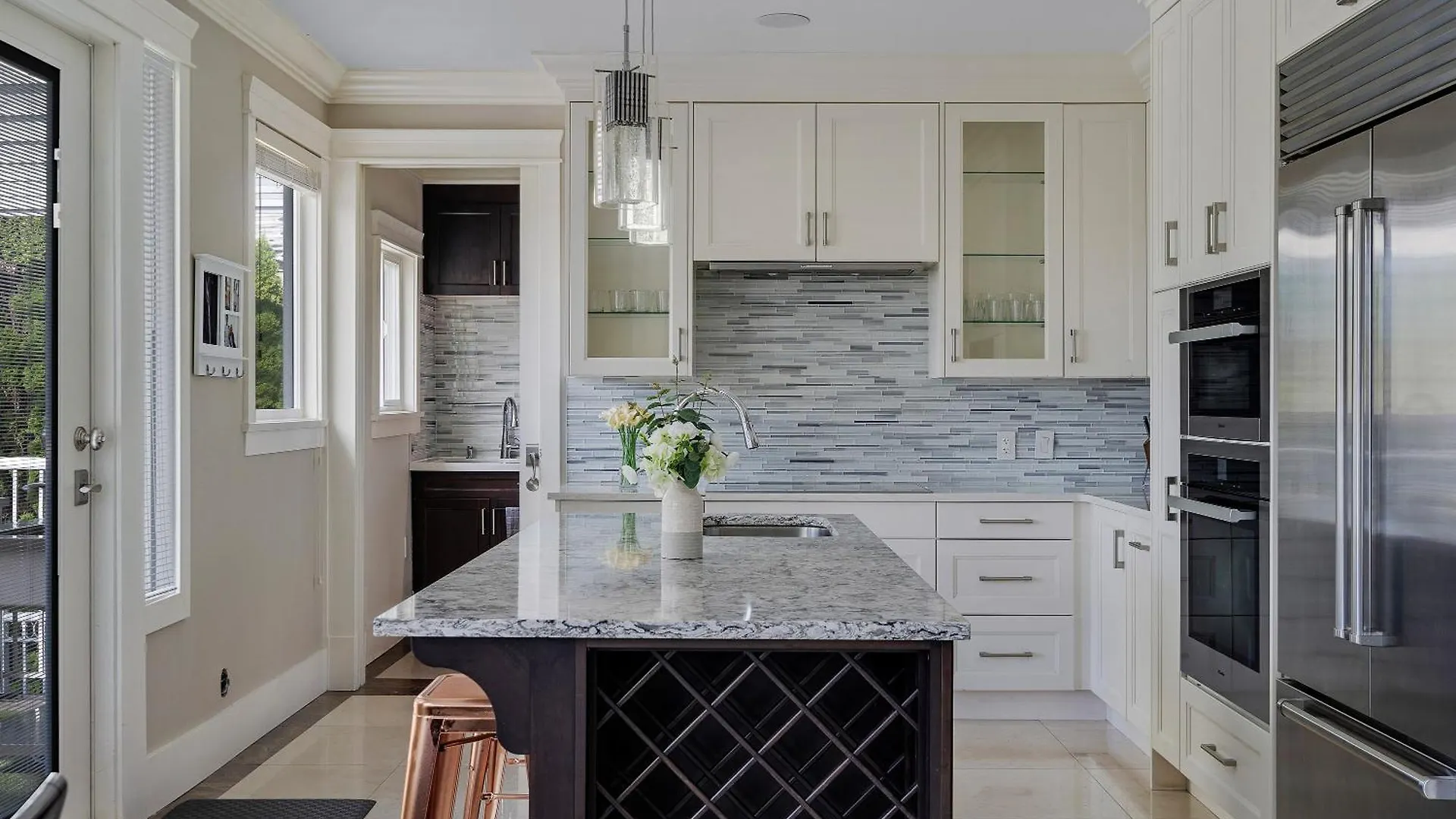 Luxurious Multi-Family Home In Vancouver West, 10 Mins Downtown Kanada