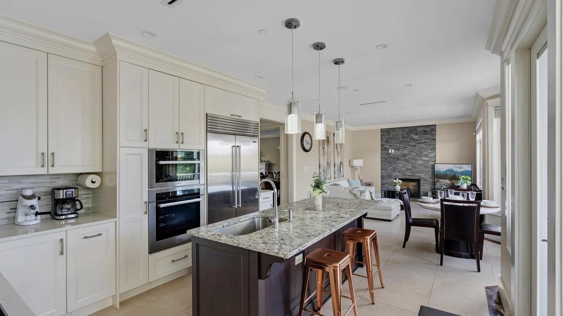 Luxurious Multi-Family Home In Vancouver West, 10 Mins Downtown Kanada