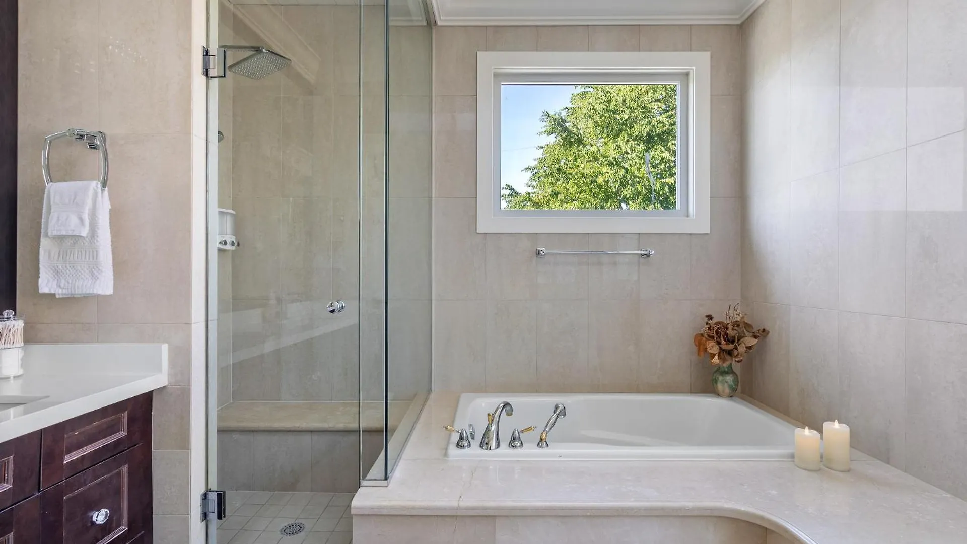 Luxurious Multi-Family Home In Vancouver West, 10 Mins Downtown 0*,  Kanada