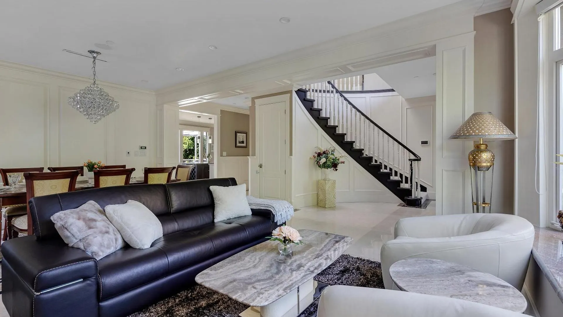 Luxurious Multi-Family Home In Vancouver West, 10 Mins Downtown Holiday home