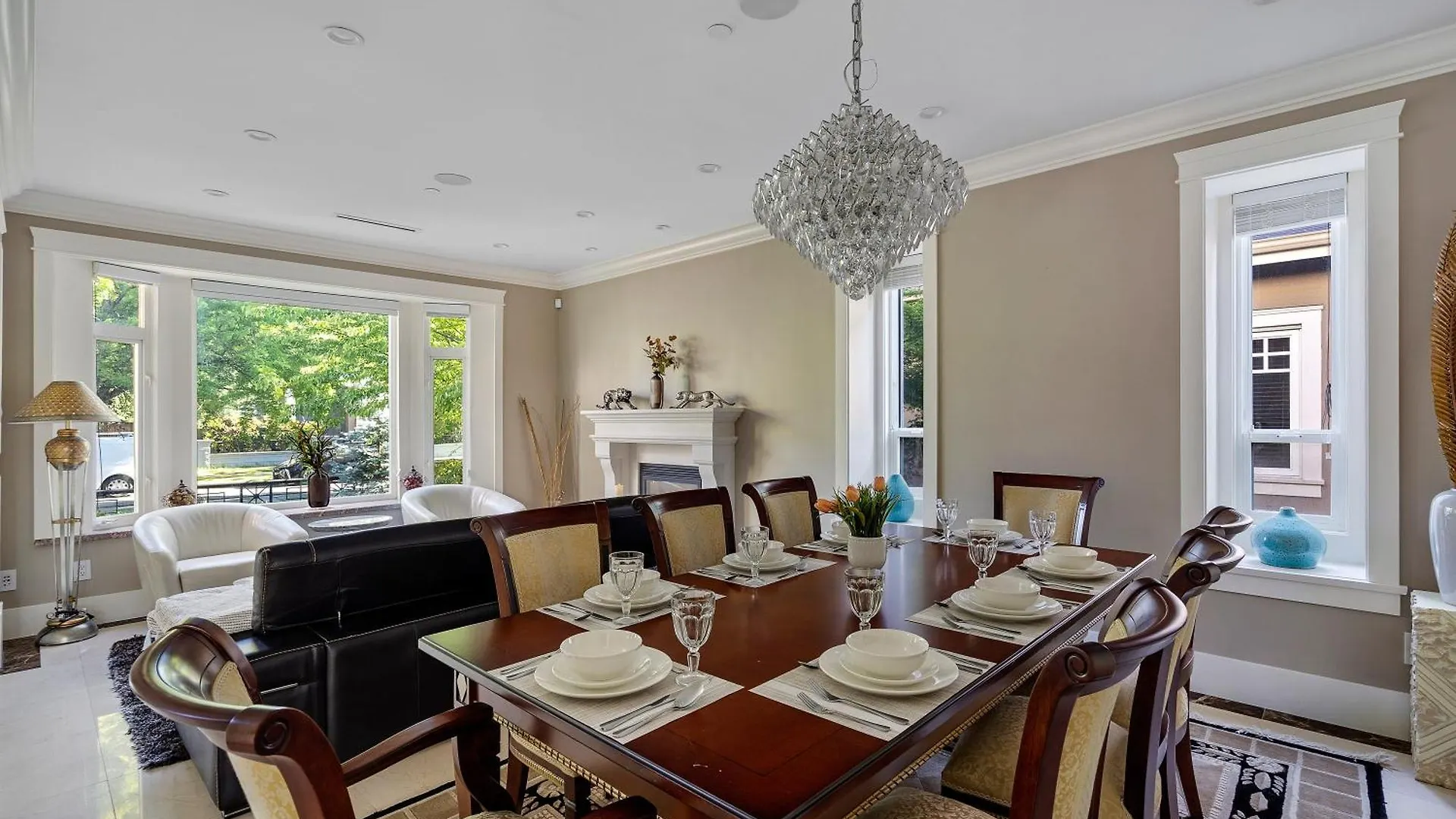 Luxurious Multi-Family Home In Vancouver West, 10 Mins Downtown Holiday home